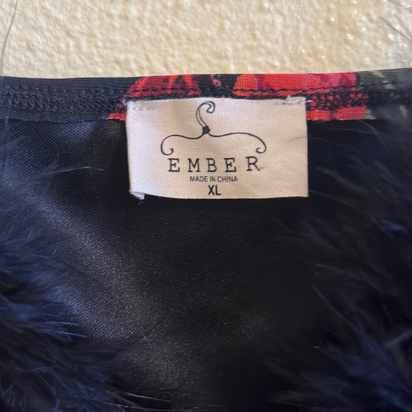 90s Look Ember Floral and Feather Mesh Tank - Picture 4 of 4